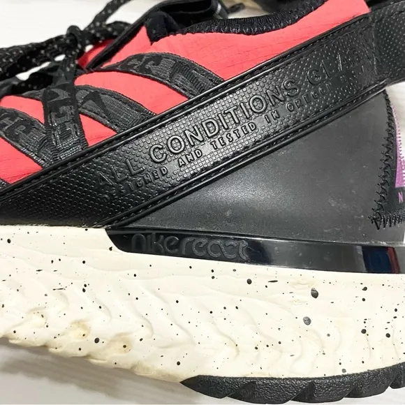Nike ACG React Terra Gobe Sneakers Bright Crimson
